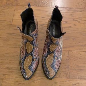 Jeffrey Campbell Cromwell Snake Skin Embossed Booties Size 8 Like New